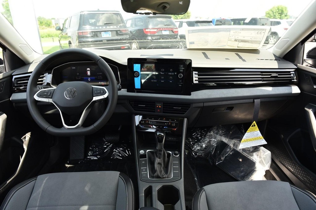 Volkswagen Jetta Vehicle Full-screen Gallery Image 7