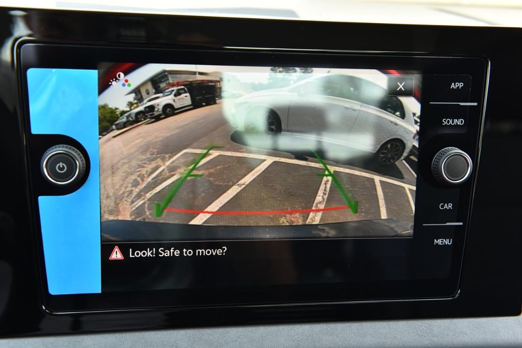 Volkswagen Jetta Vehicle Full-screen Gallery Image 13