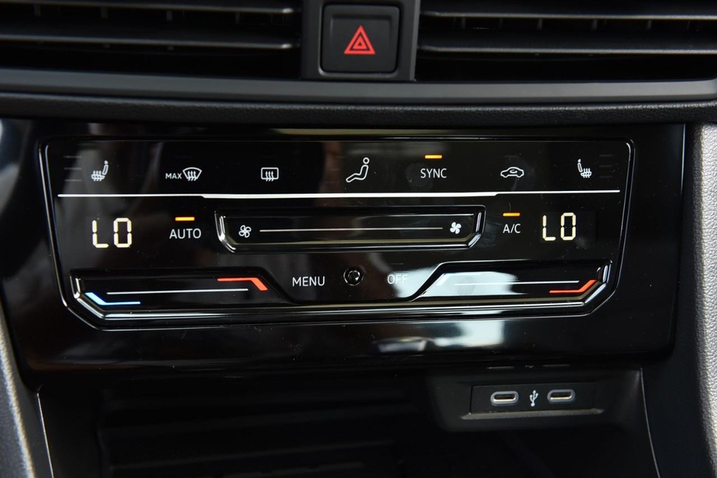 Volkswagen Jetta Vehicle Full-screen Gallery Image 15