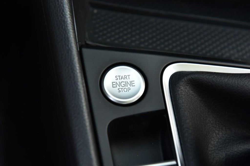 Volkswagen Jetta Vehicle Full-screen Gallery Image 17