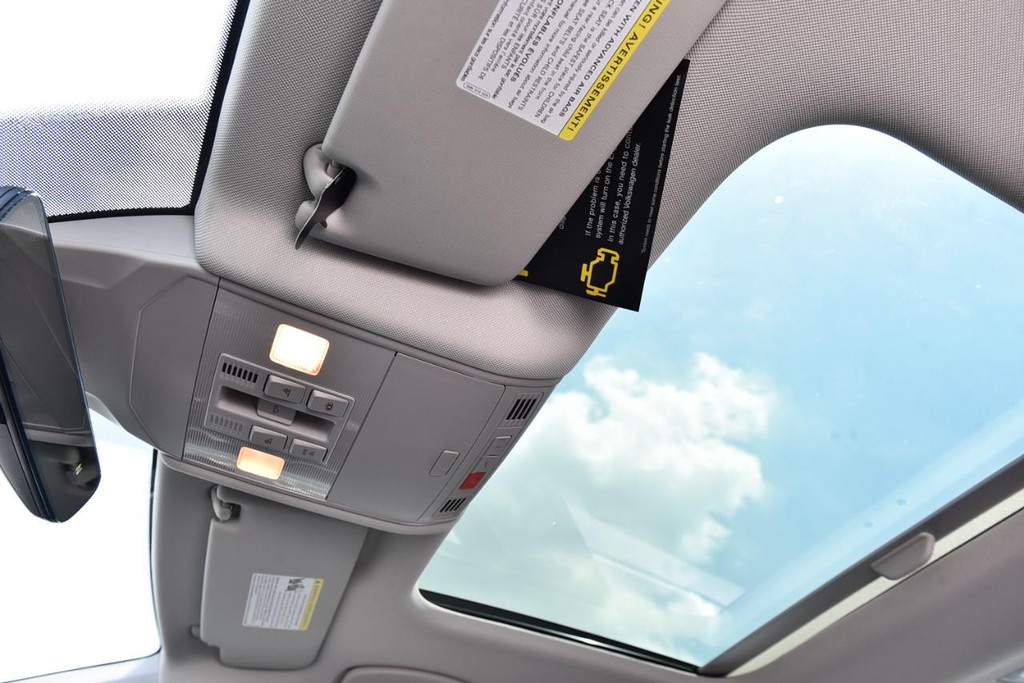Volkswagen Jetta Vehicle Full-screen Gallery Image 22