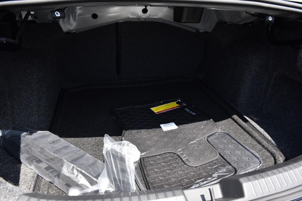 Volkswagen Jetta Vehicle Full-screen Gallery Image 24
