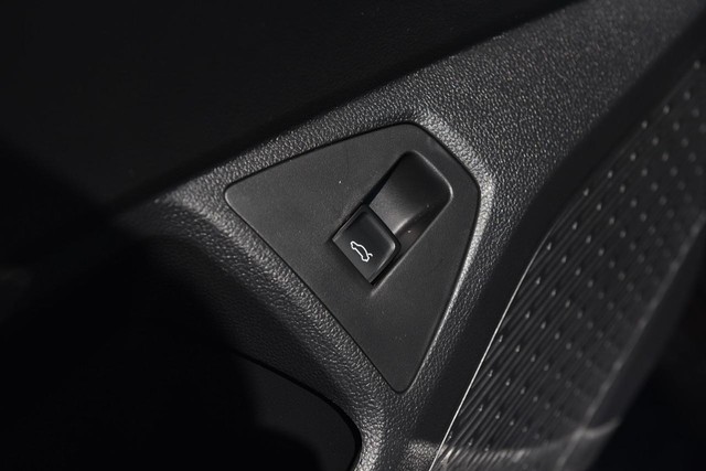 Volkswagen Jetta Vehicle Image 09