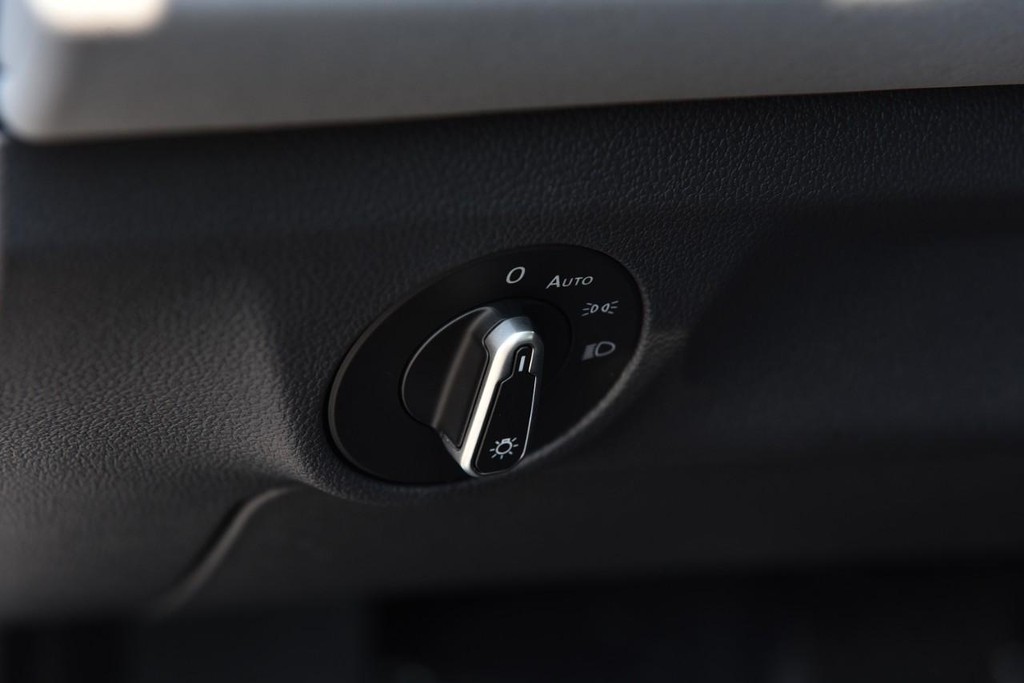 Volkswagen Jetta Vehicle Full-screen Gallery Image 11