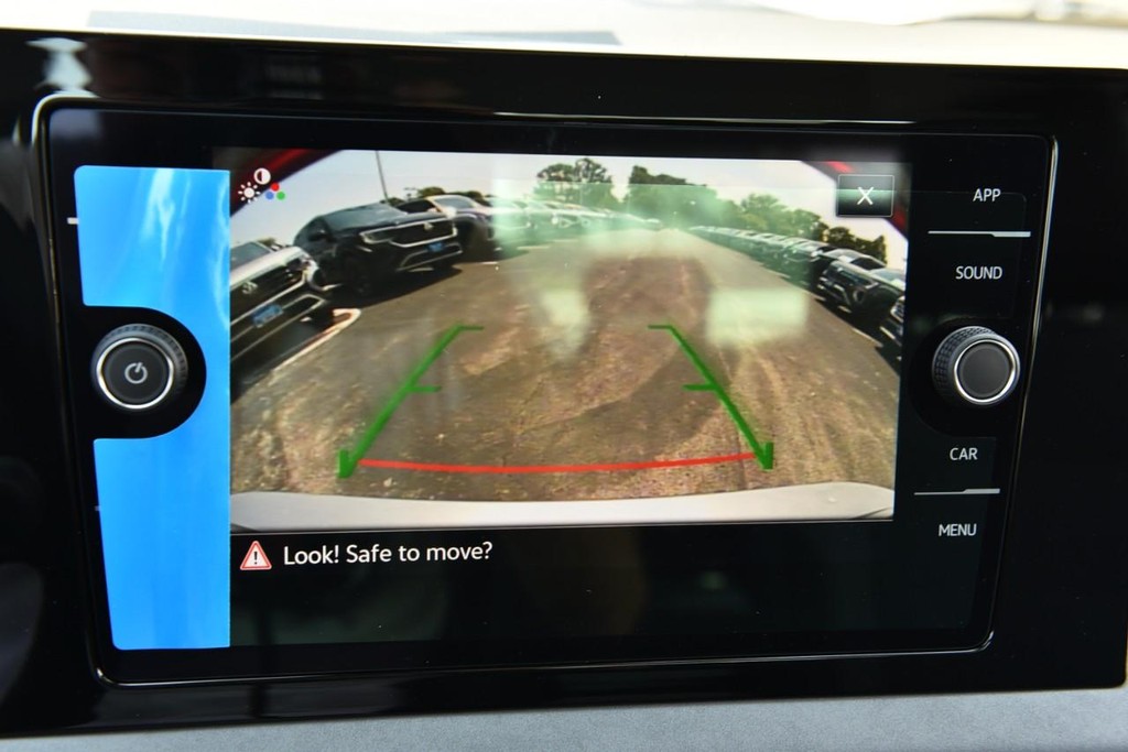 Volkswagen Jetta Vehicle Full-screen Gallery Image 13