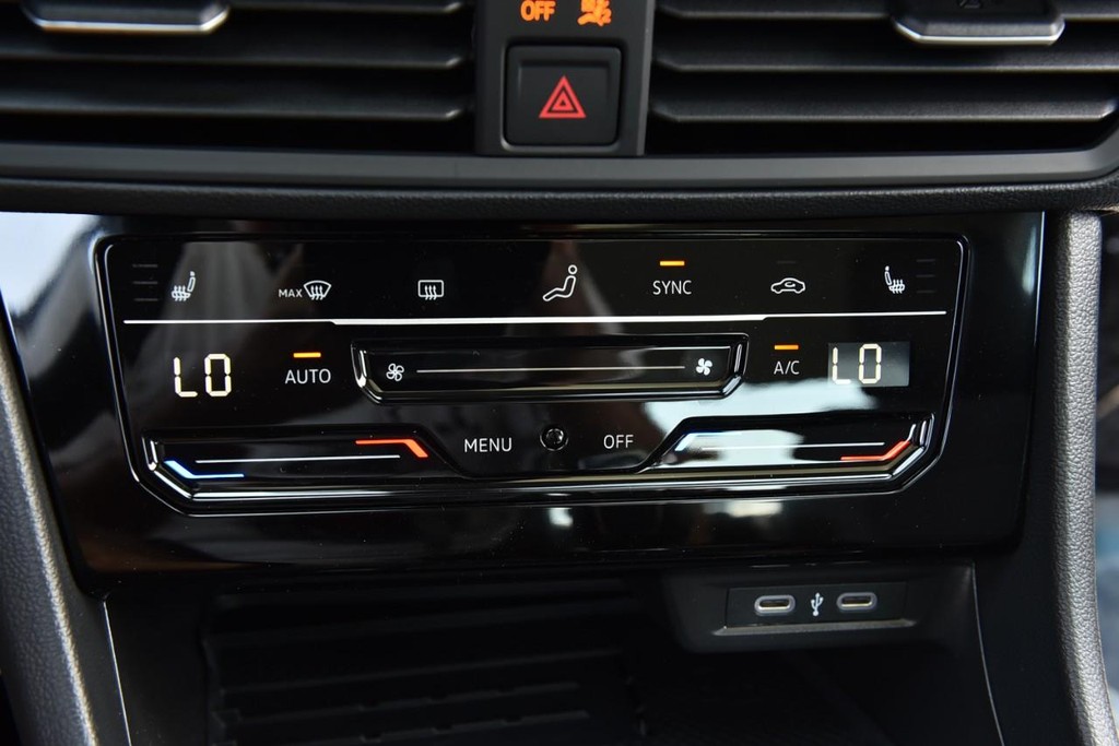 Volkswagen Jetta Vehicle Full-screen Gallery Image 15