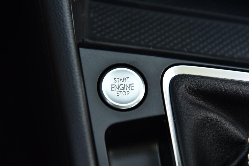 Volkswagen Jetta Vehicle Full-screen Gallery Image 17