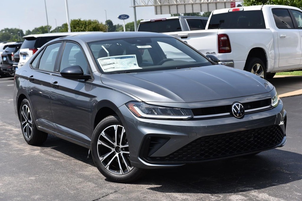 Volkswagen Jetta Vehicle Full-screen Gallery Image 2