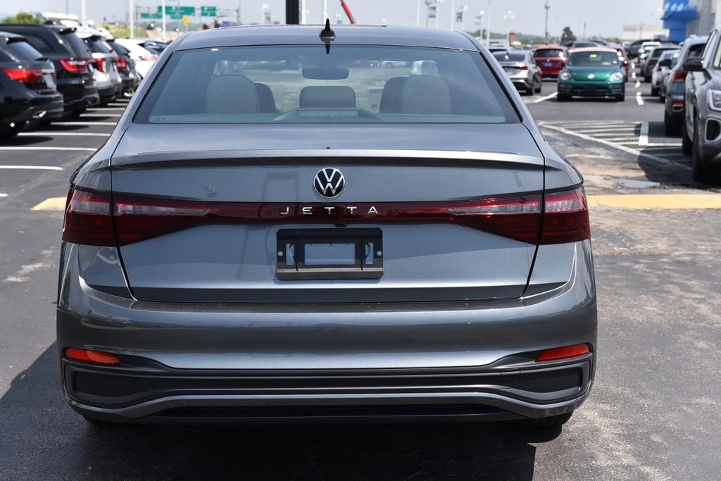 Volkswagen Jetta Vehicle Full-screen Gallery Image 6