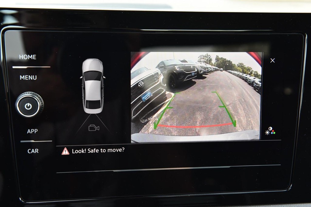 Volkswagen Jetta Vehicle Full-screen Gallery Image 13