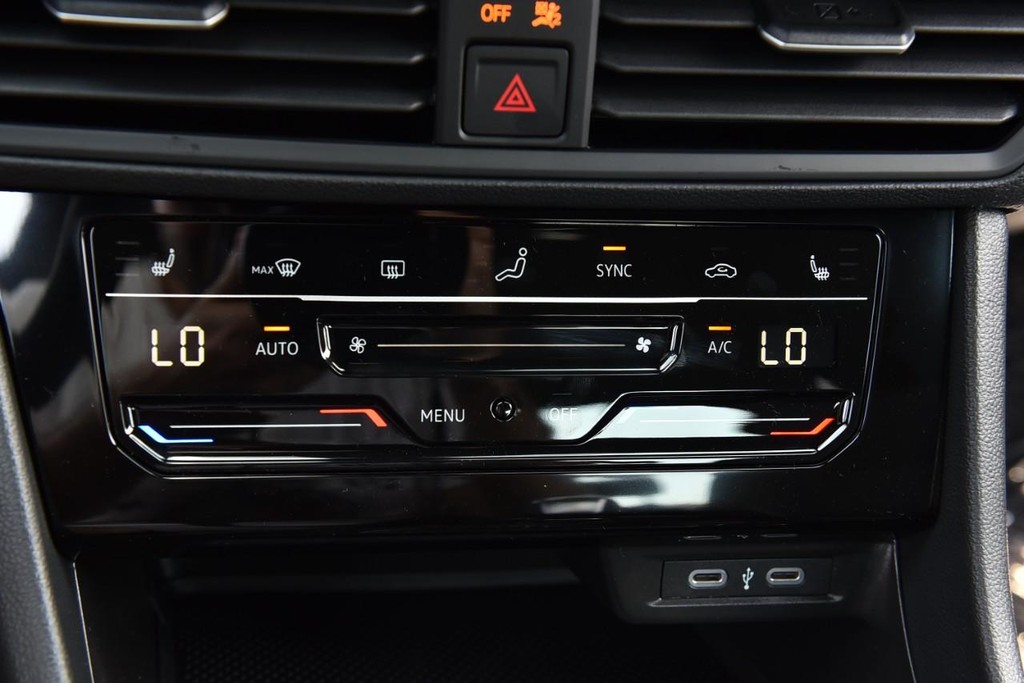 Volkswagen Jetta Vehicle Full-screen Gallery Image 15