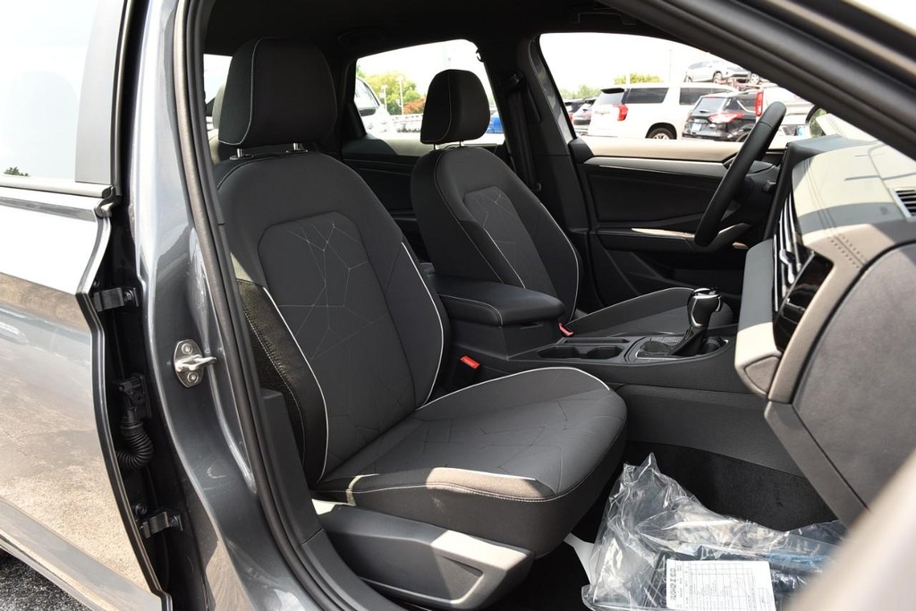 Volkswagen Jetta Vehicle Full-screen Gallery Image 20
