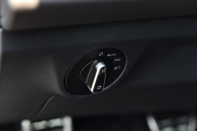 Volkswagen Jetta Vehicle Image 11