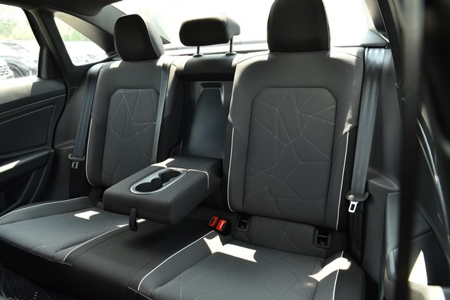 Volkswagen Jetta Vehicle Image 21