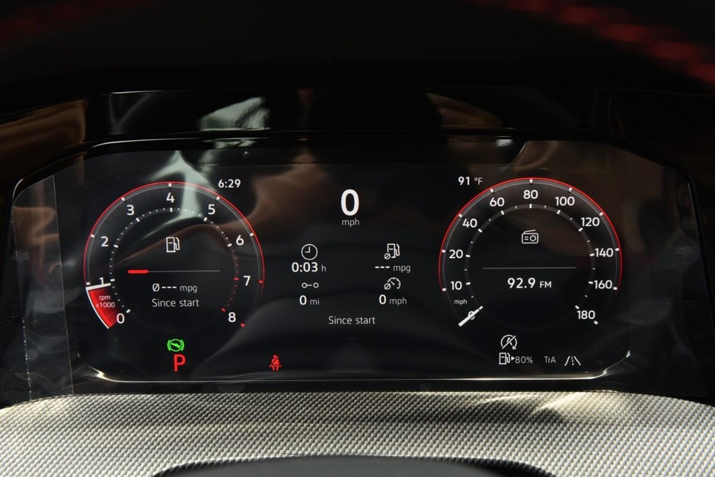 Volkswagen Golf GTI Vehicle Full-screen Gallery Image 11