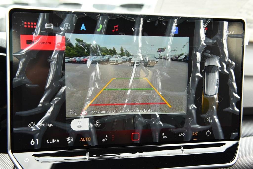 Volkswagen Golf GTI Vehicle Full-screen Gallery Image 12
