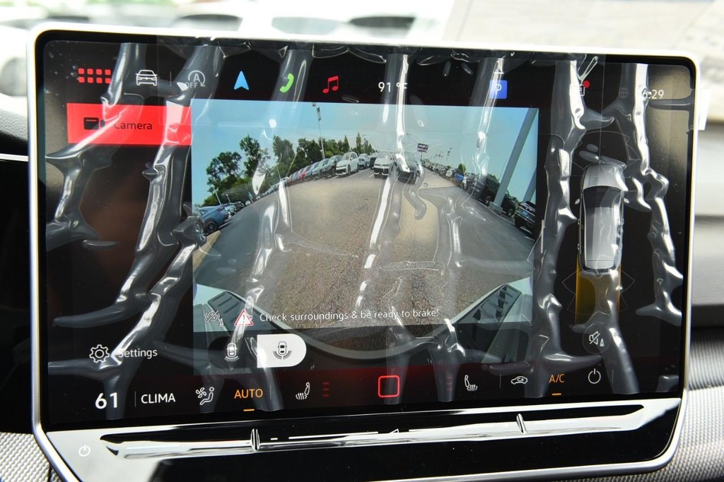 Volkswagen Golf GTI Vehicle Full-screen Gallery Image 13