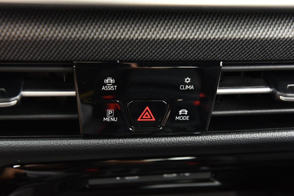 Volkswagen Golf GTI Vehicle Full-screen Gallery Image 15