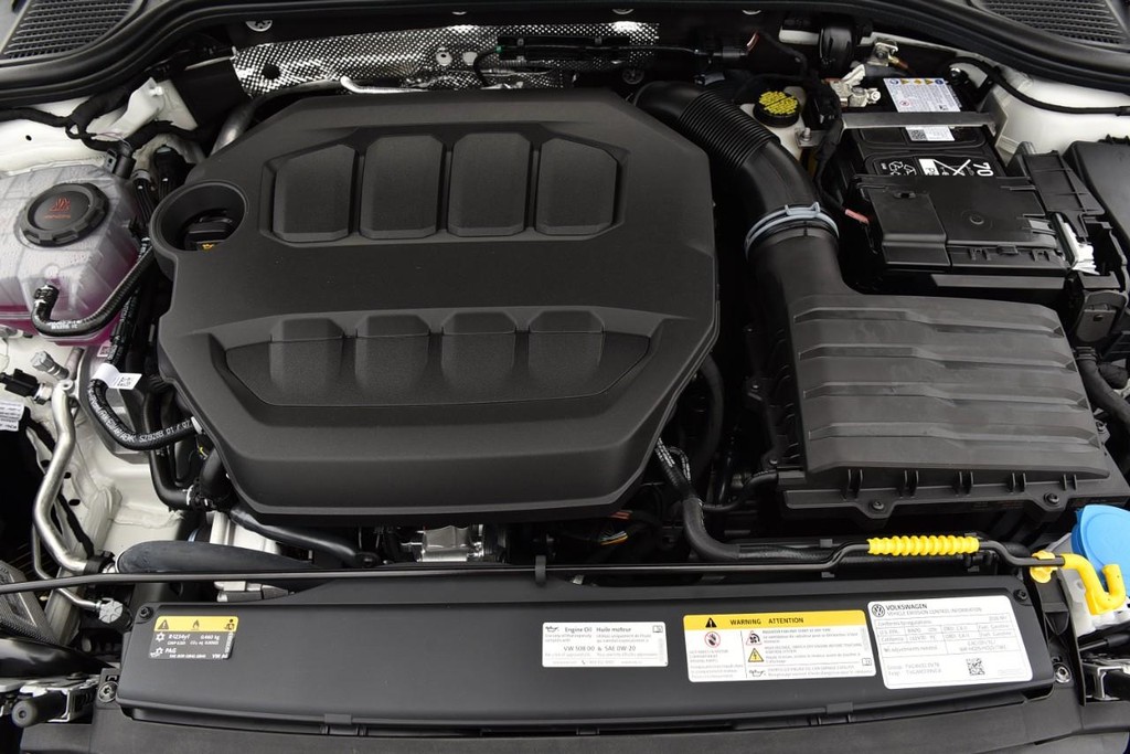 Volkswagen Golf GTI Vehicle Full-screen Gallery Image 26