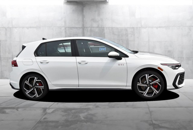 Volkswagen Golf GTI Vehicle Image 05