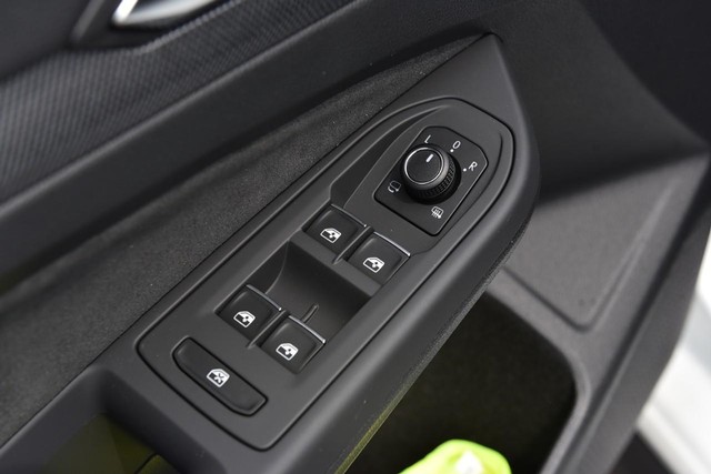 Volkswagen Golf GTI Vehicle Image 08