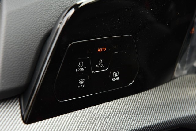 Volkswagen Golf GTI Vehicle Image 10