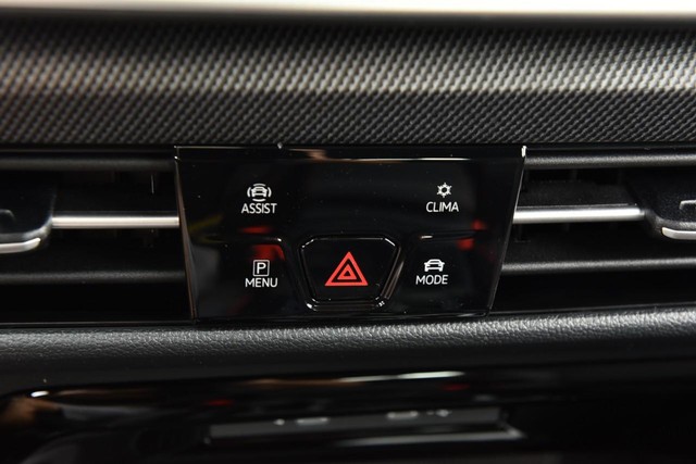 Volkswagen Golf GTI Vehicle Image 15