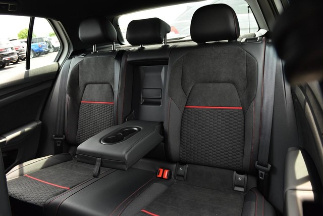 Volkswagen Golf GTI Vehicle Image 22
