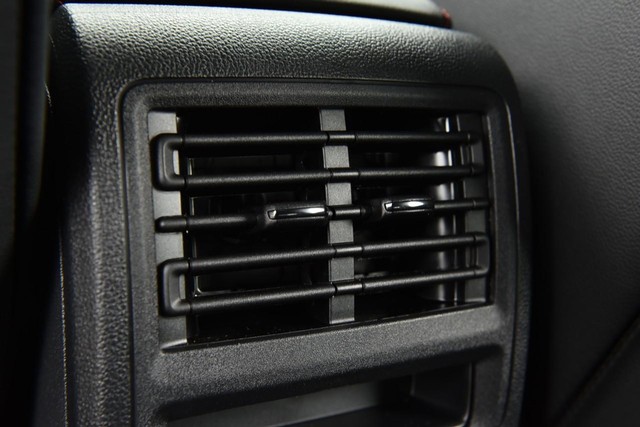 Volkswagen Golf GTI Vehicle Image 23
