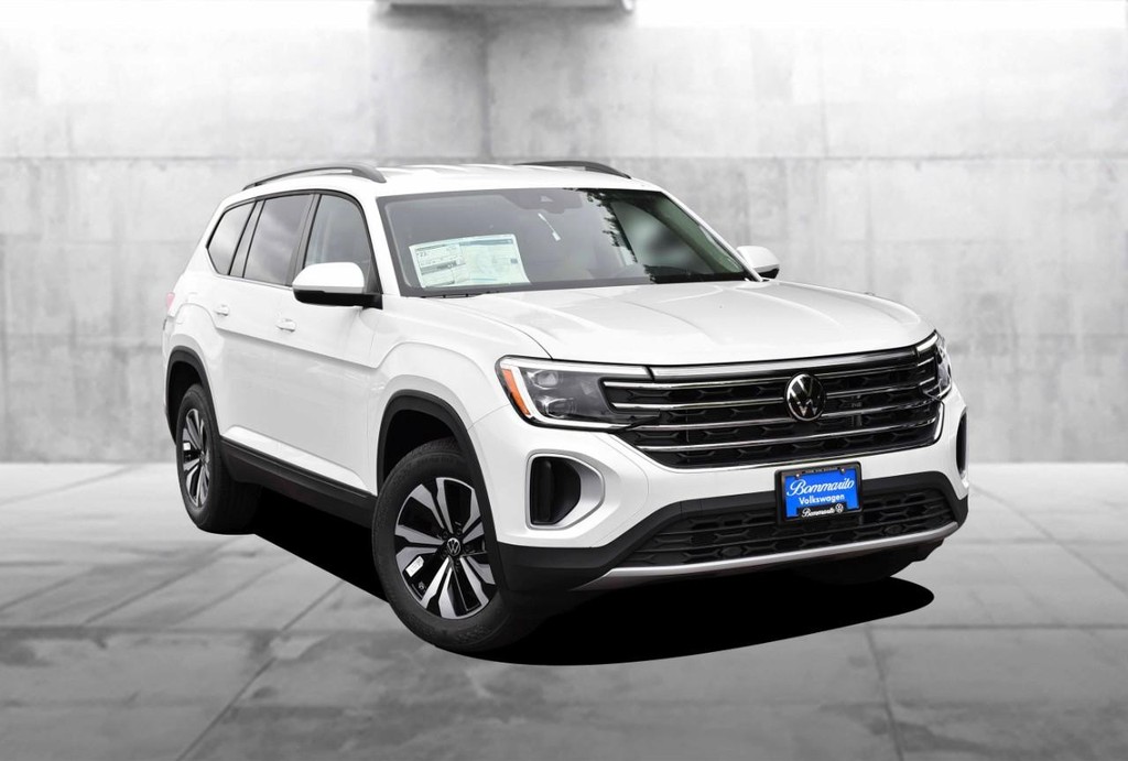 Volkswagen Atlas Vehicle Full-screen Gallery Image 2