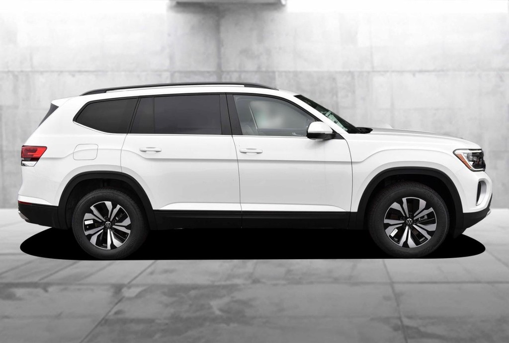 Volkswagen Atlas Vehicle Full-screen Gallery Image 5
