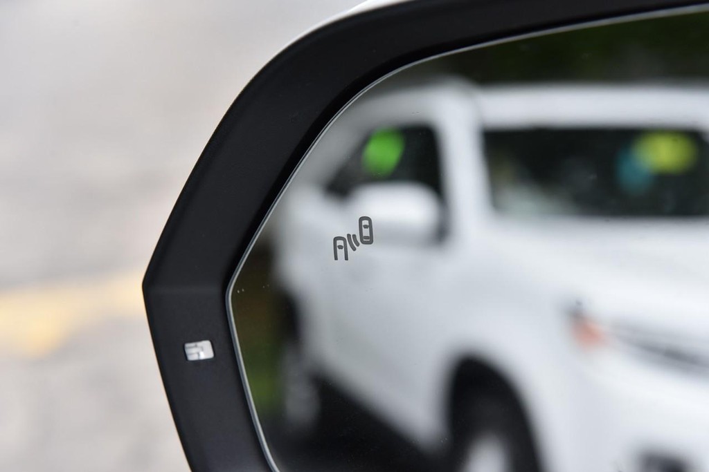 Volkswagen Atlas Vehicle Full-screen Gallery Image 9