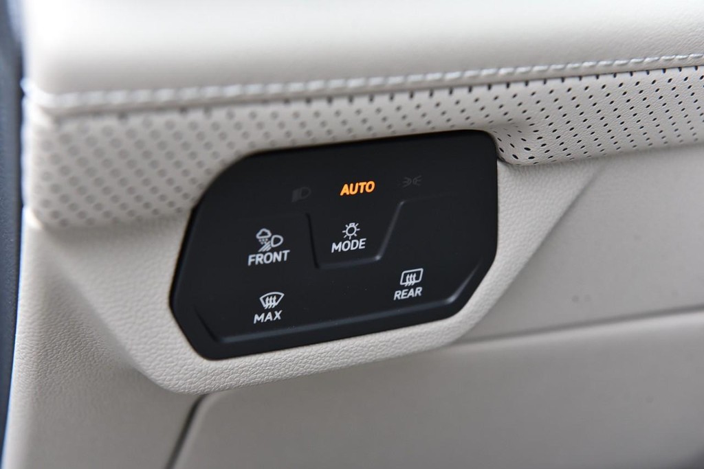 Volkswagen Atlas Vehicle Full-screen Gallery Image 10