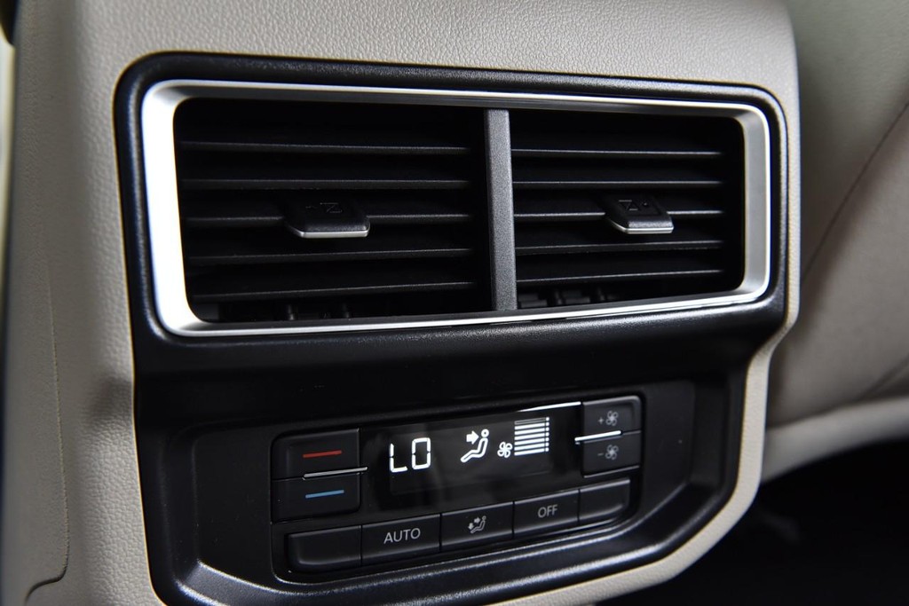 Volkswagen Atlas Vehicle Full-screen Gallery Image 21