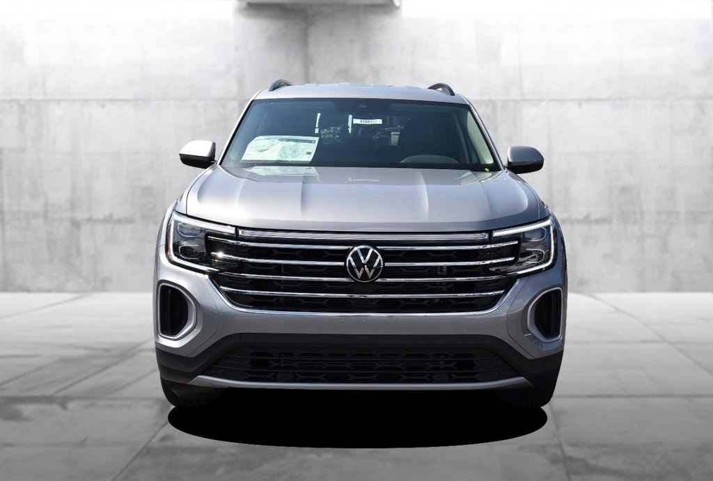 Volkswagen Atlas Vehicle Full-screen Gallery Image 4