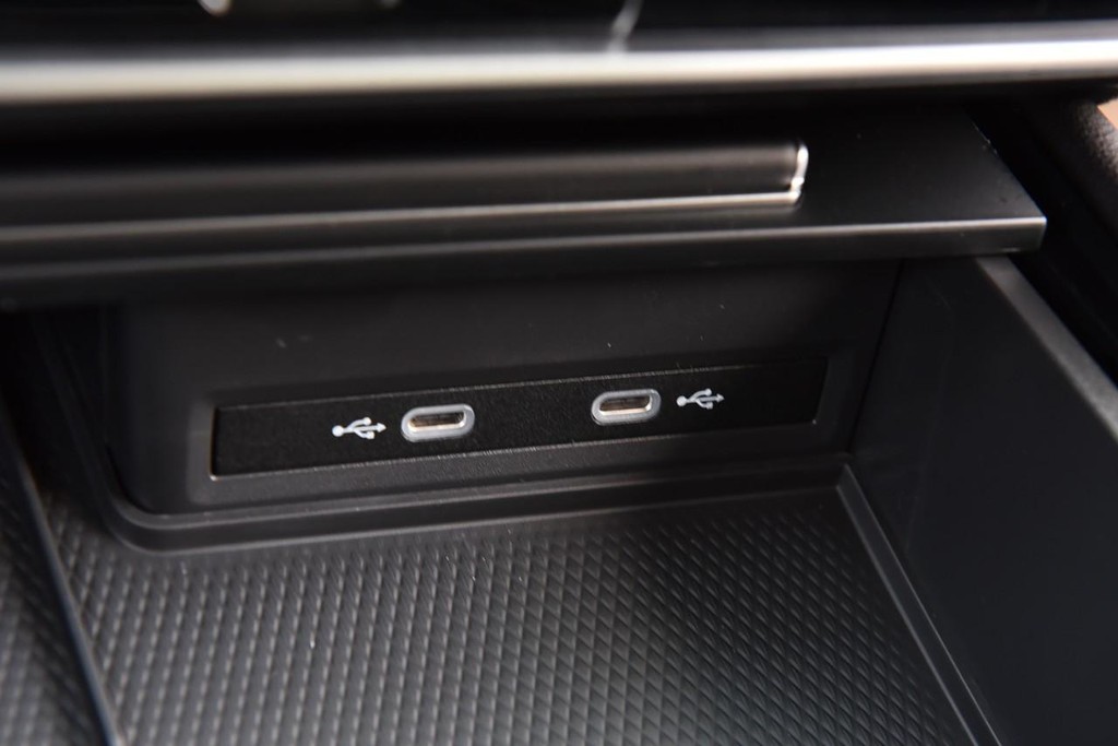 Volkswagen Atlas Vehicle Full-screen Gallery Image 15
