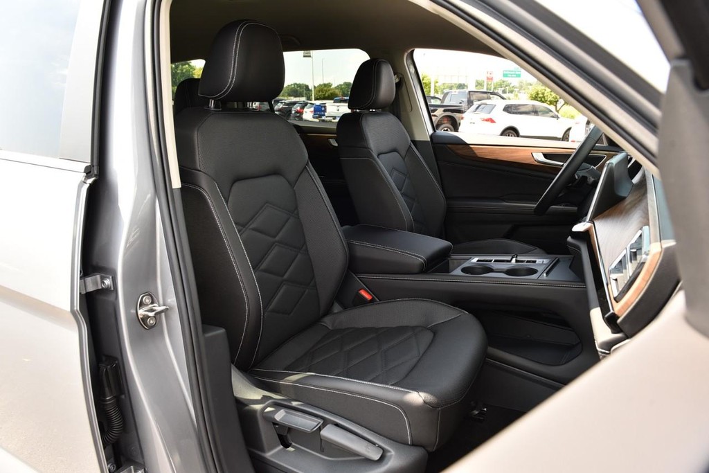 Volkswagen Atlas Vehicle Full-screen Gallery Image 19