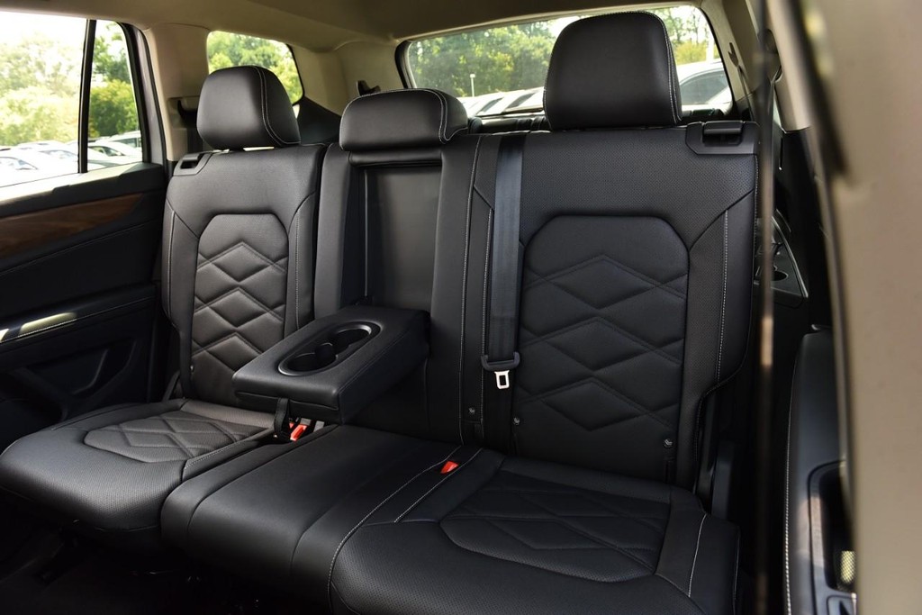 Volkswagen Atlas Vehicle Full-screen Gallery Image 20