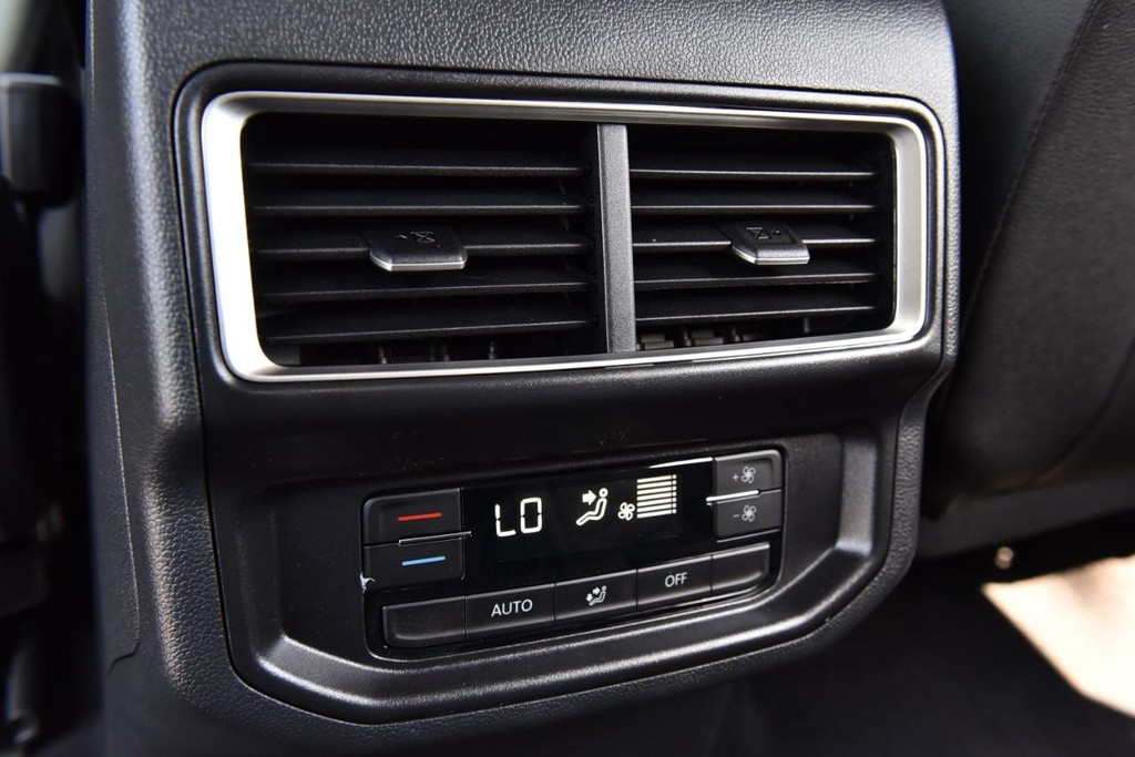 Volkswagen Atlas Vehicle Full-screen Gallery Image 21