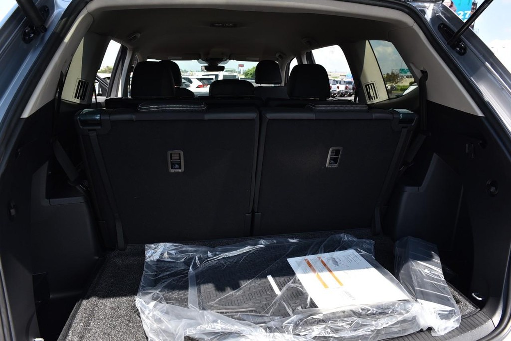 Volkswagen Atlas Vehicle Full-screen Gallery Image 24