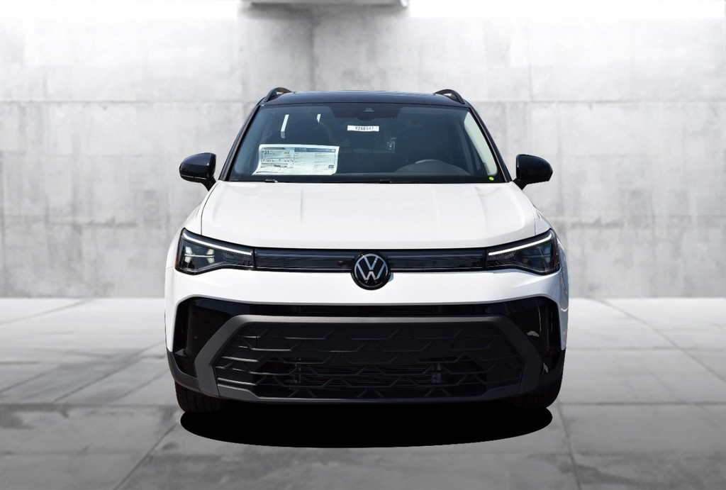 Volkswagen Taos Vehicle Full-screen Gallery Image 4