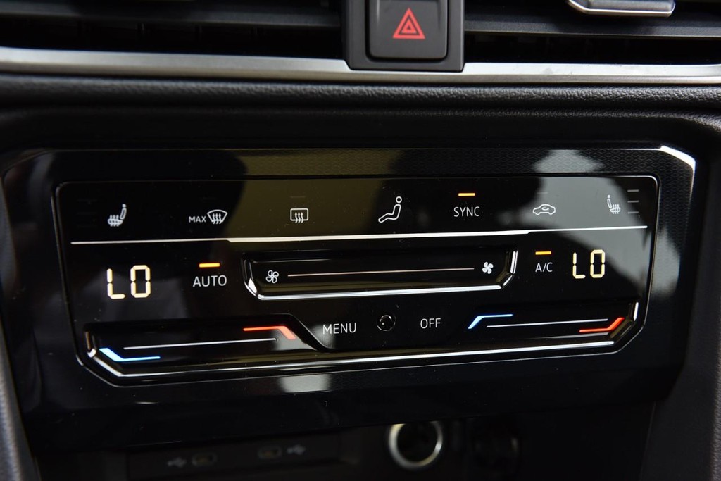 Volkswagen Taos Vehicle Full-screen Gallery Image 14