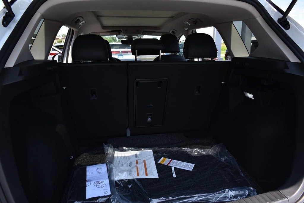 Volkswagen Taos Vehicle Full-screen Gallery Image 24