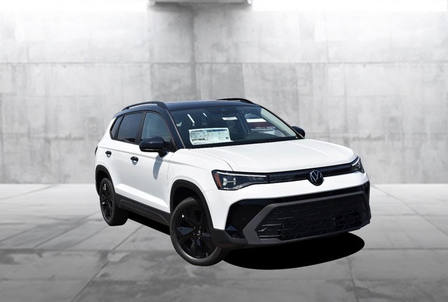 Volkswagen Taos Vehicle Image 02