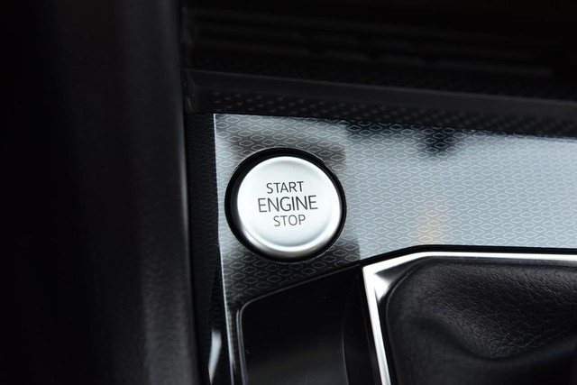 Volkswagen Taos Vehicle Image 16