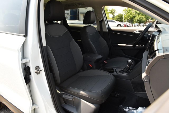 Volkswagen Taos Vehicle Image 19