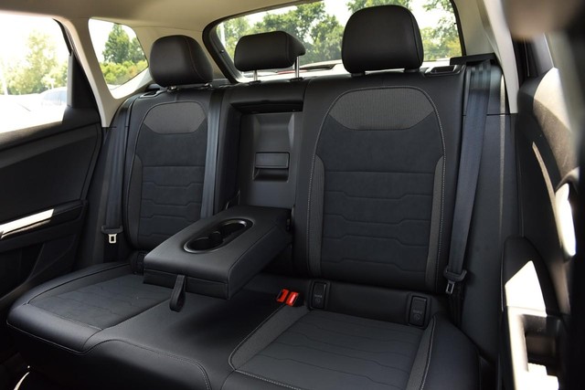 Volkswagen Taos Vehicle Image 21