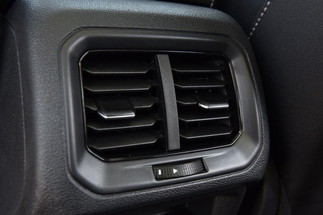 Volkswagen Taos Vehicle Image 22