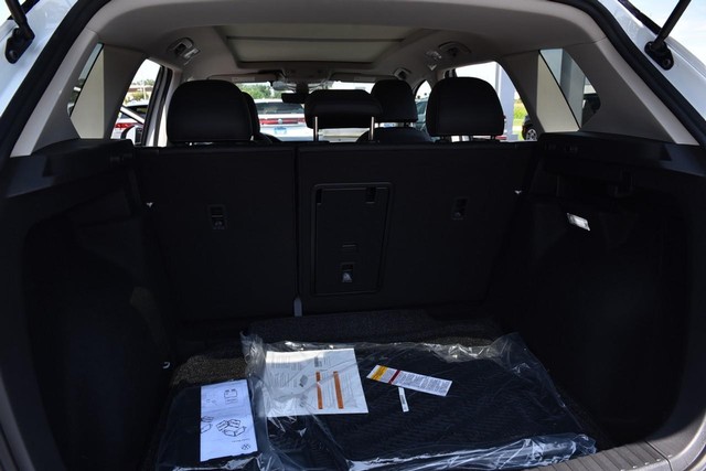 Volkswagen Taos Vehicle Image 24