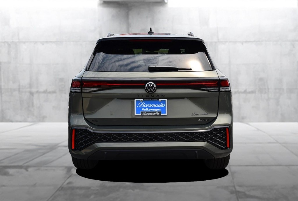 Volkswagen Tiguan Vehicle Full-screen Gallery Image 6